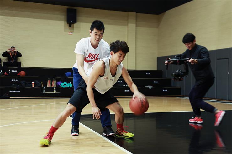 搭伙！“小黑”董礫拿1500萬元與易建聯和王仕鵬合伙創業 