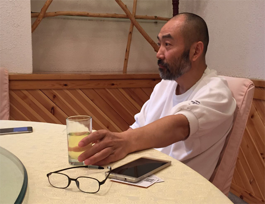 中國(guó)還沒(méi)有自己的滑雪教學(xué)體系，但這位74歲老人想要建一套 