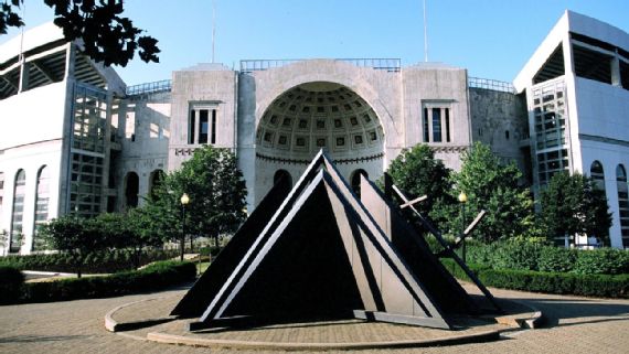 美國(guó)大學(xué)建300平方米電競(jìng)場(chǎng)館，高校電競(jìng)的春天已經(jīng)到來(lái)？ 