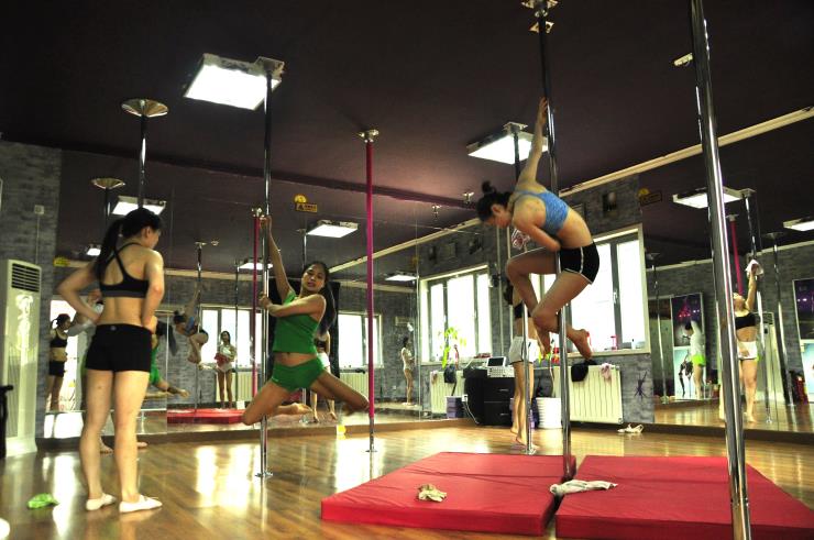 越漂越白的鋼管舞，會是體育產業的好生意嗎？ 