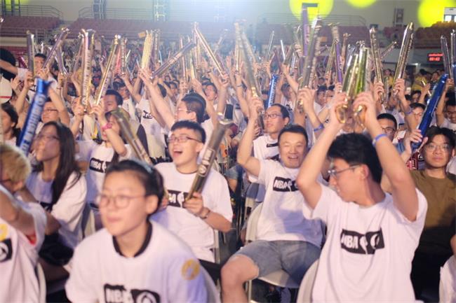 組織一場千名學生的看球趴，要的是NBA球迷更加年輕化 