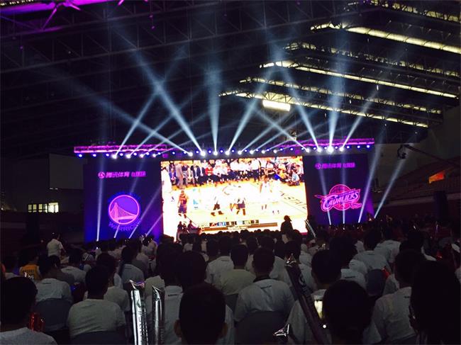 組織一場千名學生的看球趴，要的是NBA球迷更加年輕化 