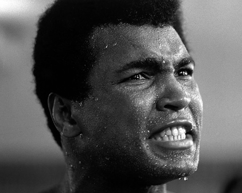 一代拳王阿里過世 鄒市明泣不成聲悼念偶像 