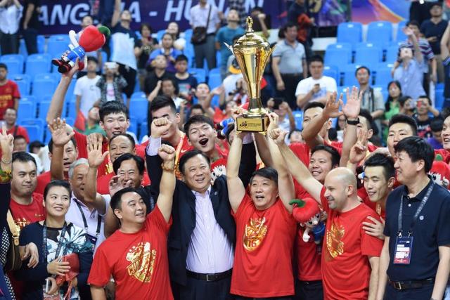 周琦成人禮，商業路上走來“大魔王” 