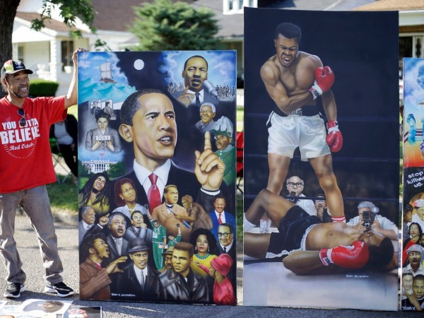 阿里葬禮在其家鄉(xiāng)舉行，數(shù)萬拳迷自發(fā)前來送拳王最后一程 