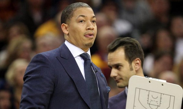 1465780592349158.jpg 騎士主帥泰倫·盧因批評裁判被罰25000美元