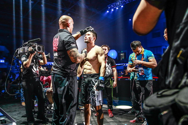 1465783872564670.jpg 停辦6年的英雄榜MMA,如今帶著王思聰的投資卷土重來 | 創(chuàng)業(yè)熊