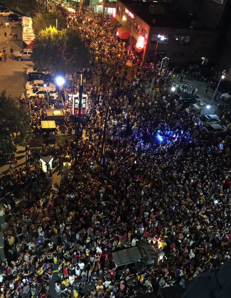 體育商業視角滾動播報總決賽：騎士奪冠克利夫蘭預計收2億美元 